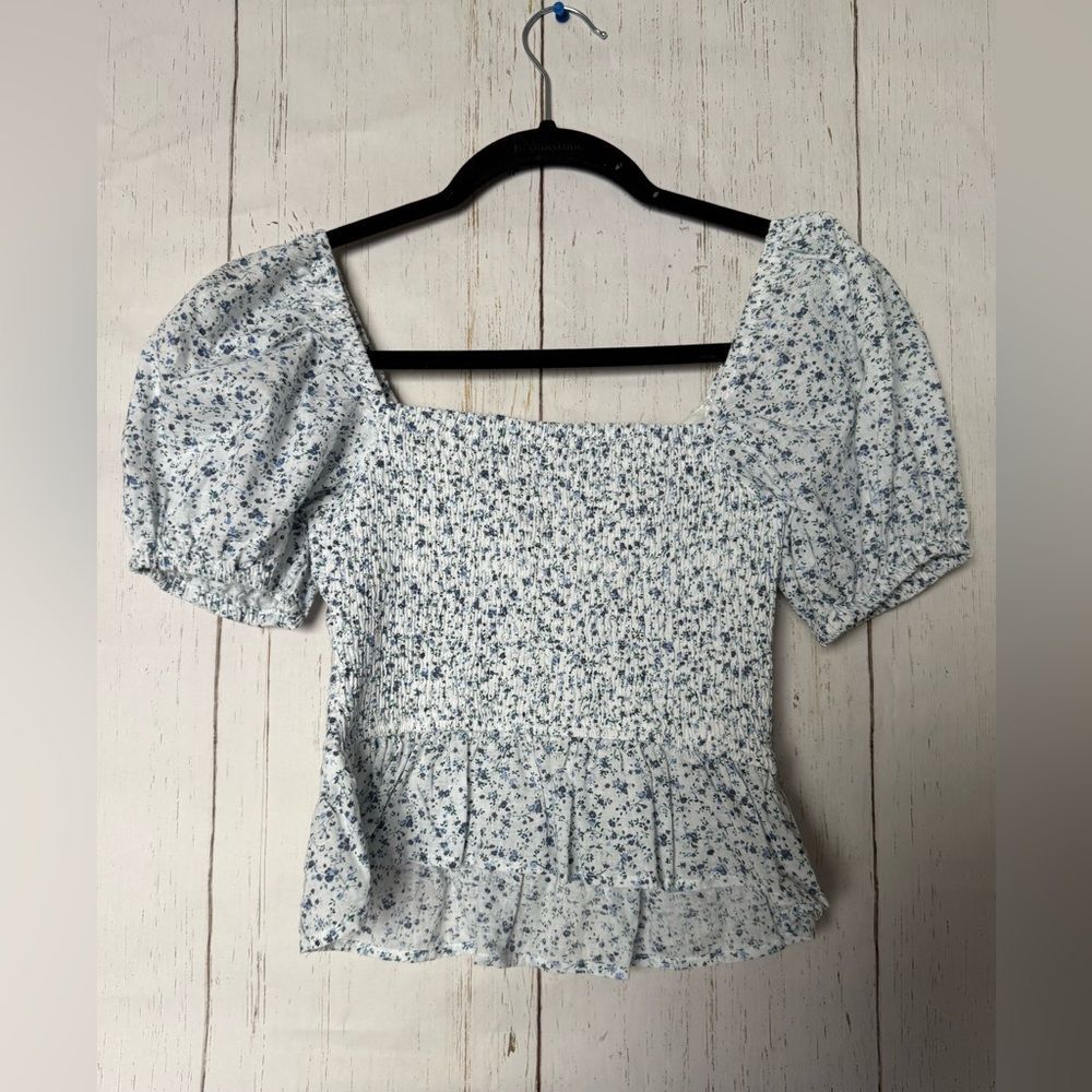 Altar’d State Blue floral top shirt size Small Rouched white - Picture 7 of 10